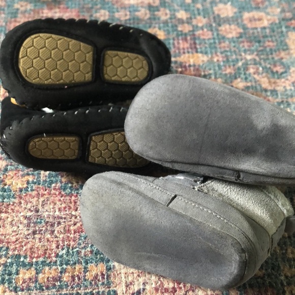 Baby moccasin style booties - Picture 2 of 8